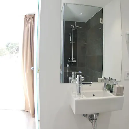 Отель Triton 4*