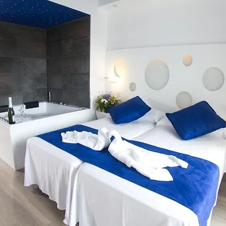 Отель Triton 4*